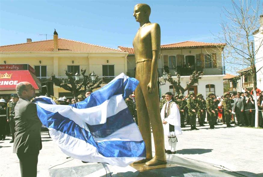 Ο ΠτΔ Κωστής Στεφανόπουλος στα αποκαλυπτήρια του αγάλματος του Ματθαίου Πόταγα,/ copyright Eurokinissi
