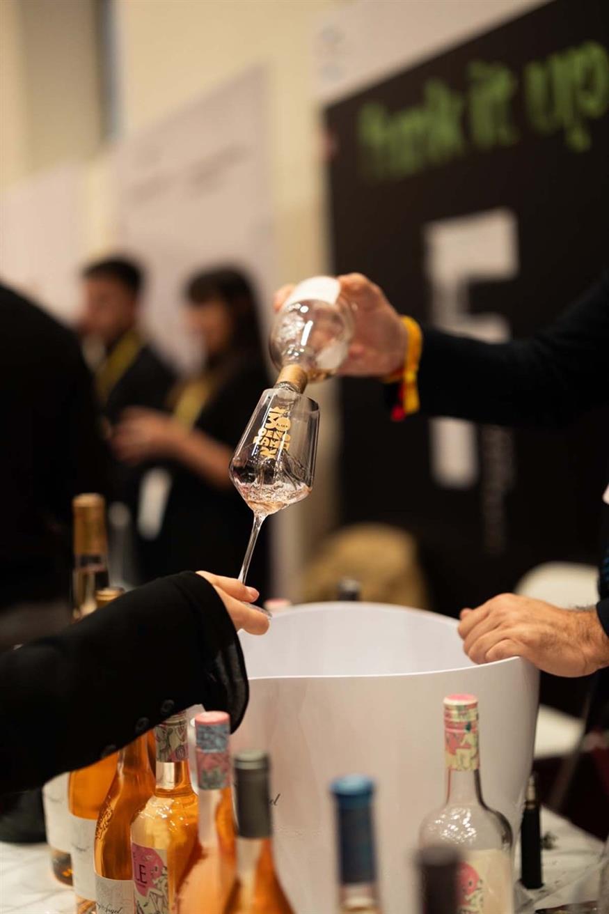 Εκατοντάδες εκθέτες από την Ελλάδα και το εξωτερικό παρουσιάζουν τις δημιουργίες τους Εκατοντάδες εκθέτες από την Ελλάδα και το εξωτερικό παρουσιάζουν τις δημιουργίες τους