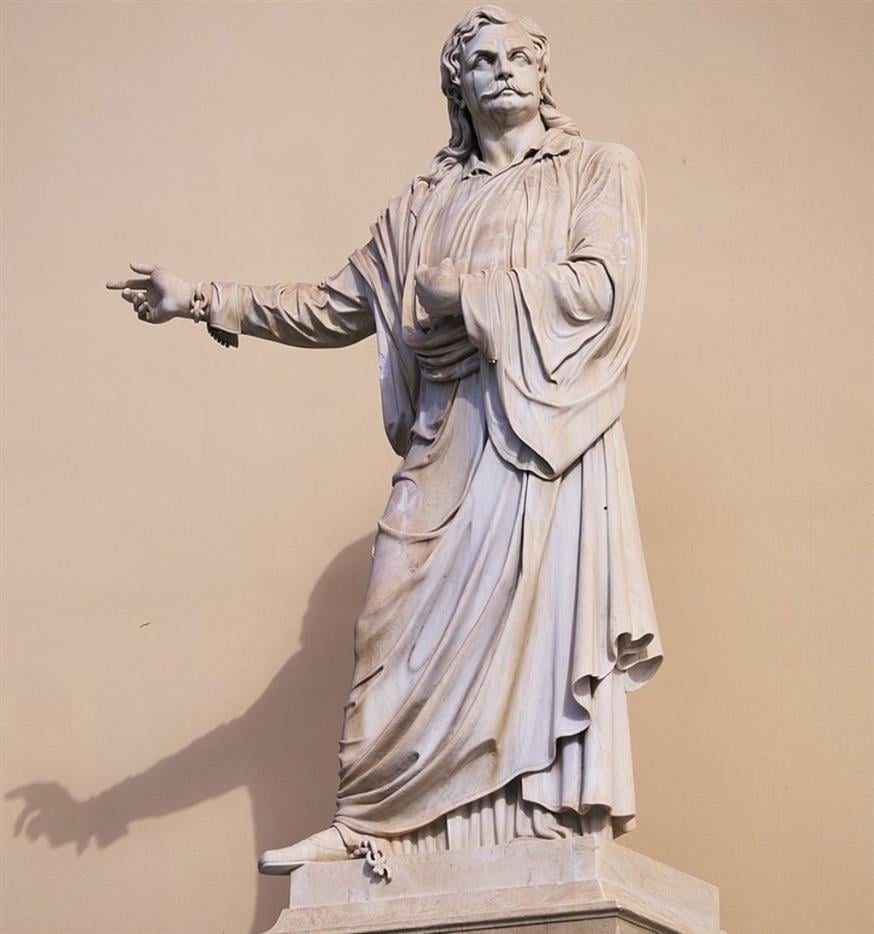 Άγαλμα του Ρήγα έξω από το Πανεπιστήμιο Αθηνών