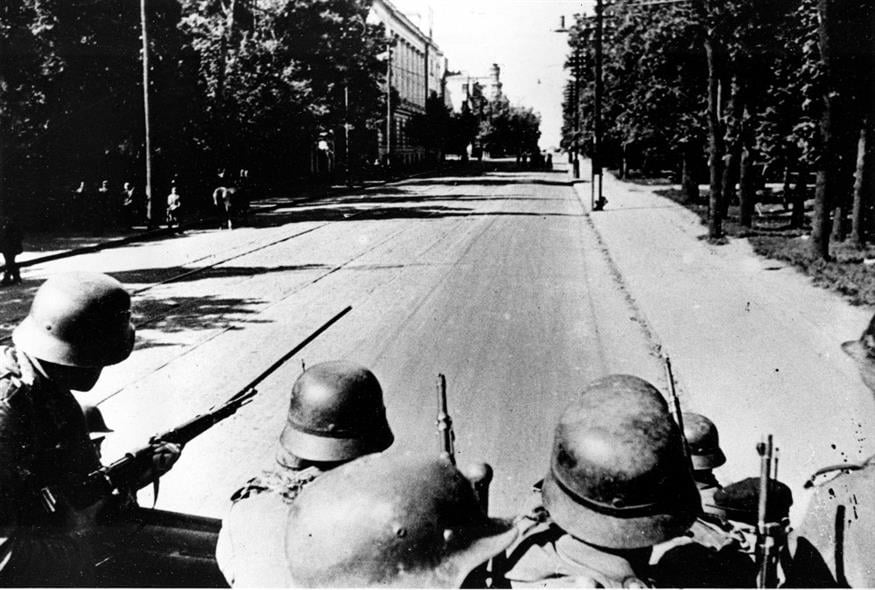 Οι Ναζί μπαίνουν στο Κίεβο το φθινόπωρο του 1941. Από τότε πόλεμος και θάνατος.../ copyright Ap Photos