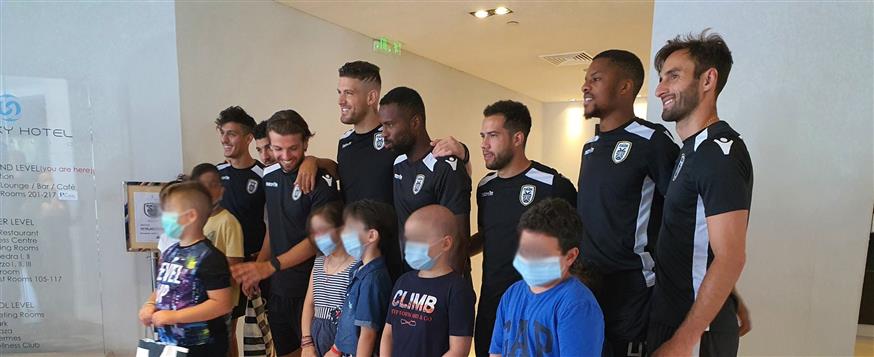 Ποδοσφαιριστές του ΠΑΟΚ υποδέχθηκαν τον σύλλογο «Ηλιαχτίδα»