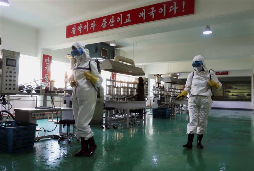 Στο μικροσκόπιο «μυστηριώδης» ασθένεια στη Βόρεια Κορέα (AP Photo/Cha Song Ho)
