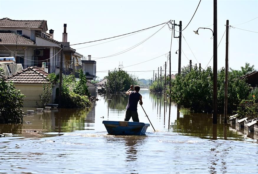 Πλημμυροπαθείς στην Λάρισα (Eurokinissi)