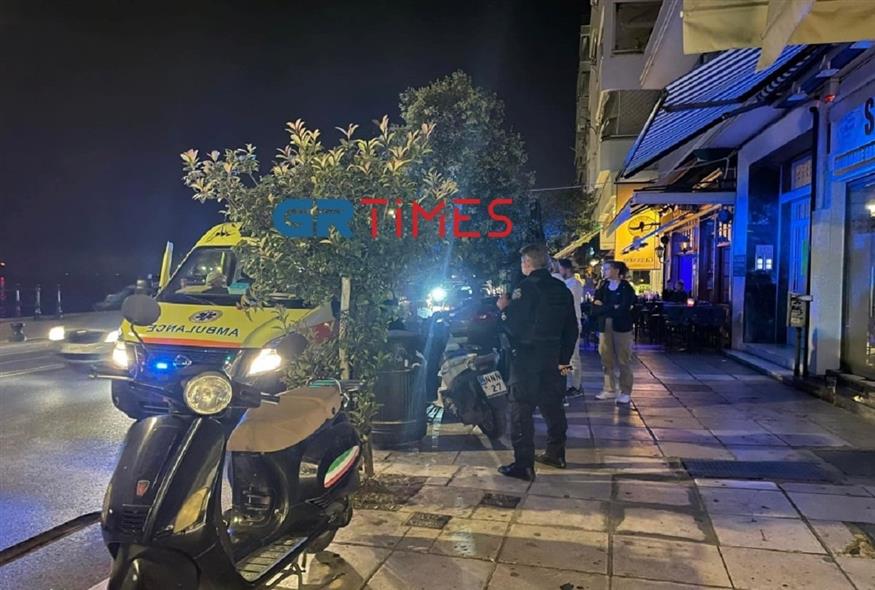 Αστυνομία και ασθενοφόρο στο σημείο της επίθεσης (Πηγή: grtimes.gr)