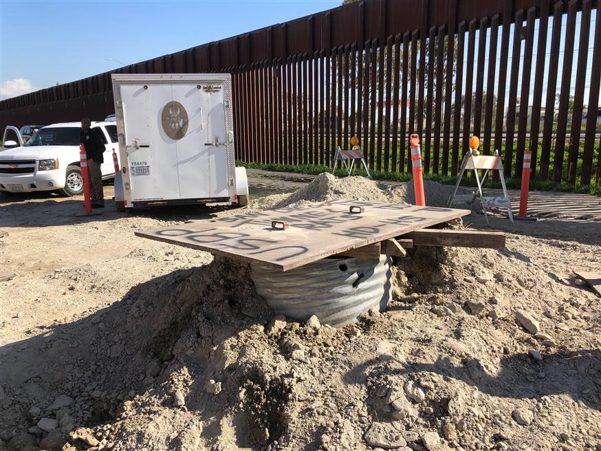 Κατασκευή τείχους στα σύνορα ΗΠΑ - Μεξικού/(AP Photo/Elliot Spagat)