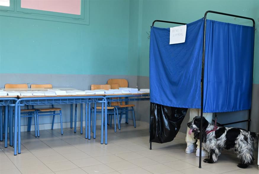 Ψηφοφορία σε εκλογές (ΤΑΤΙΑΝΑ ΜΠΟΛΑΡΗ/EUROKINISSI)