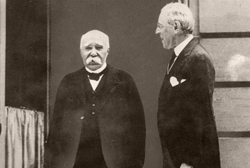 Ο Γούντροου Ουίλσον, δεξιά, με τον Τίγρη της Γαλλίας Ζορζ Κλεμανσό στο Παρίσι. /copyright Ap Photos