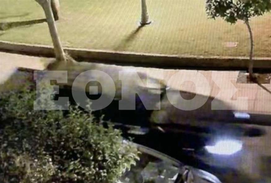 Μπισμπίκης: Η στιγμή που με το αυτοκίνητό του «παίρνει σβάρνα» τα ΙΧ