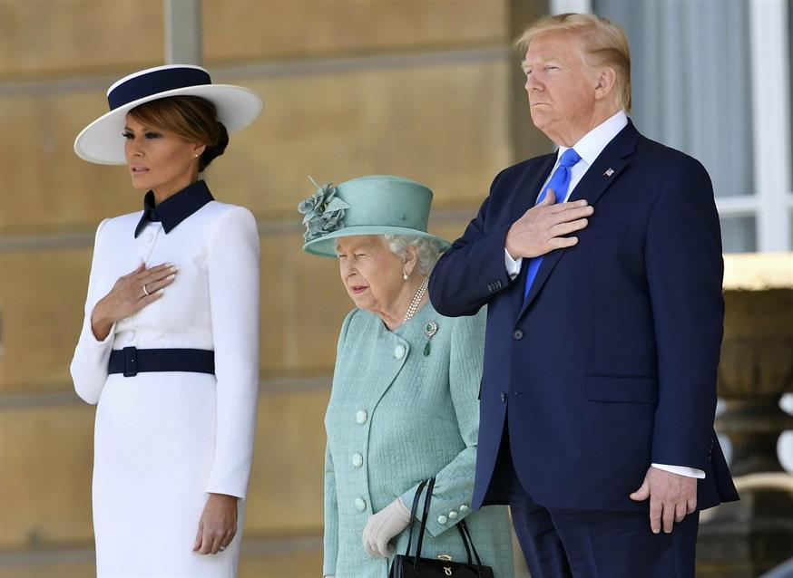 Η βασίλισσα, ο Τραμπ και η Μελάνια (Toby Melville/Pool via AP)