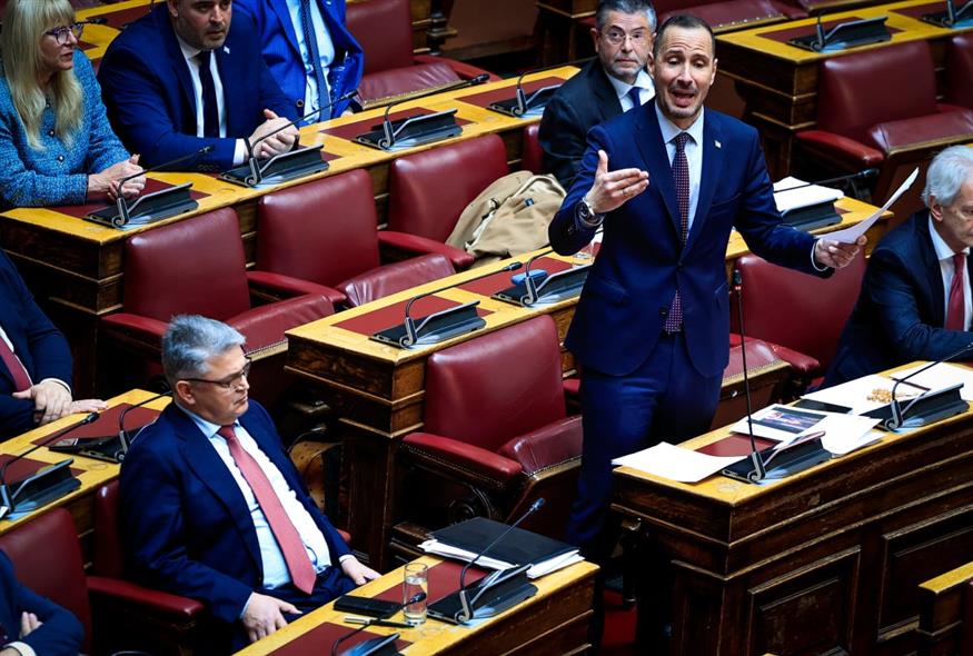 Χαμός με Ελληνική Λύση - Νίκη  στη Βουλή (Eurokinissi)