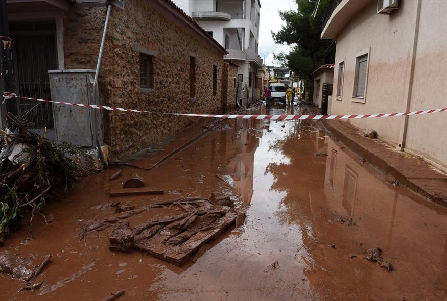 Πλημμύρες στην Μάνδρα (EUROKINISSI/ΤΑΤΙΑΝΑ ΜΠΟΛΑΡΗ)