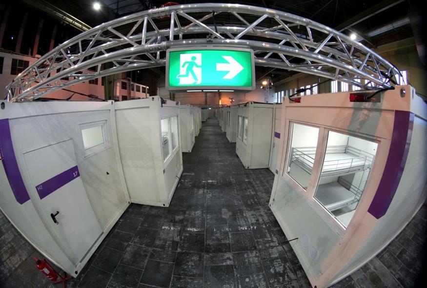 Από τη μετατροπή του Τέμπελχοφ σε κέντρο φιλοξενίας (AP Photo/Michael Sohn) Από τη μετατροπή του Τέμπελχοφ σε κέντρο φιλοξενίας (AP Photo/Michael Sohn)