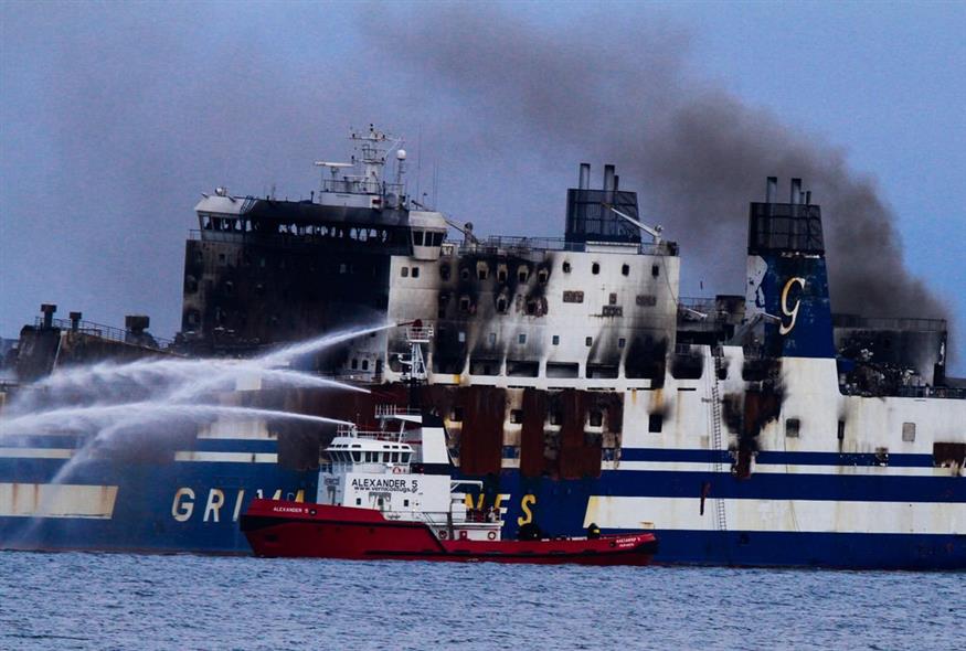 Το πλοίο Euroferry Olympia που καίγετα στα ανοιχτά της Κέρκυρας / Eurokinissi