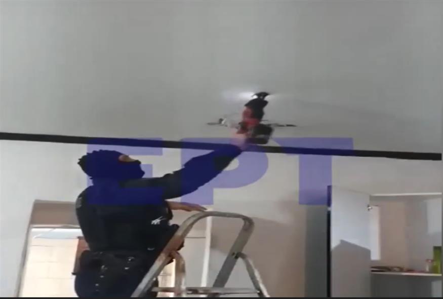 Ντοκουμέντο από την έφοδο της αστυνομίας στο σπίτι αρχηγικού στελέχους  συμμορίας που ρήμαζε σπίτια στη βορειοανατολική Αττική/video capture  ΕΡΤ