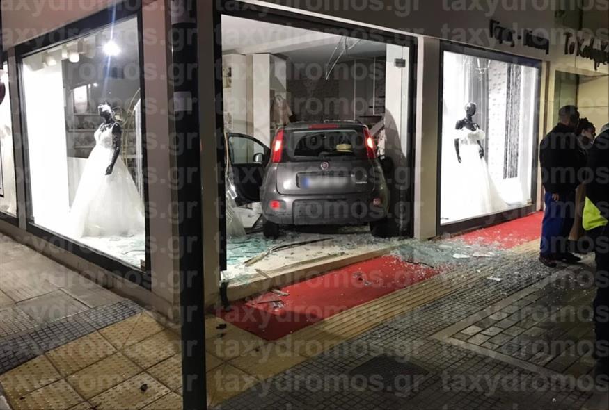 Βόλος: Αυτοκίνητο κατέληξε μέσα σε μαγαζί με νυφικά/taxydromos.gr