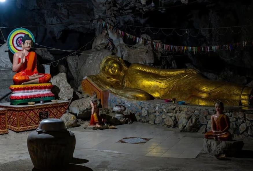 Σπηλιά στο Μπατανμπάνγκ που χρησιμοποιείται ως ιερό (Phyroum Chourn/Fauna & Flora)