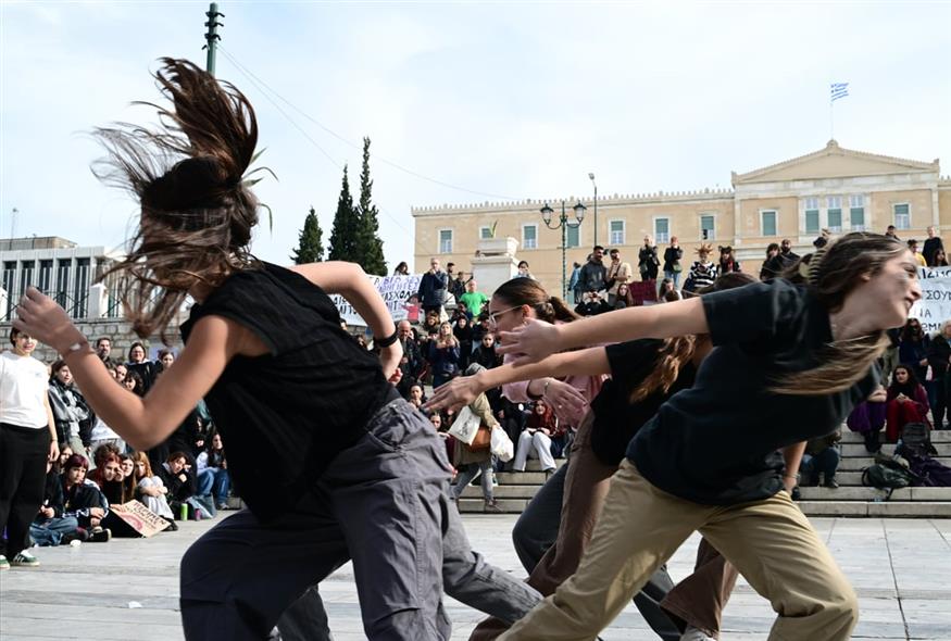 Συγκέντρωση διαμαρτυρίας από καλλιτεχνικά και μουσικά σχολεία της Αττικής στο Σύνταγμα (gallery)