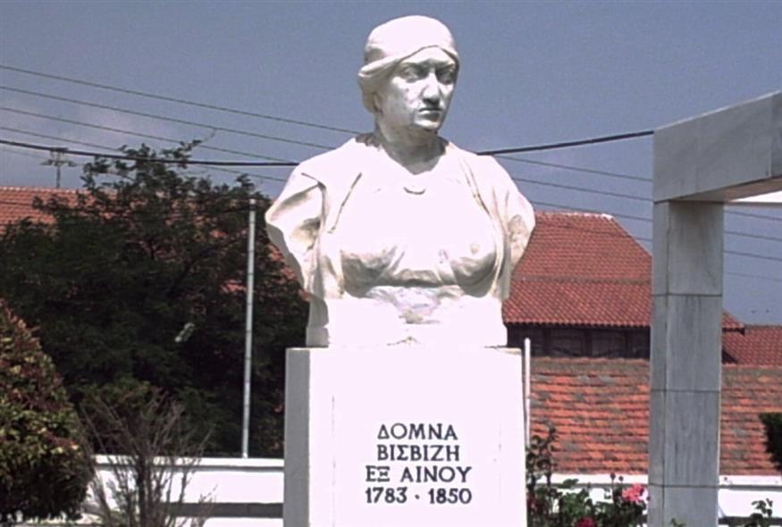 Προτομή της Δόμνας Βισβίζη στην Αλεξανδρούπολη.