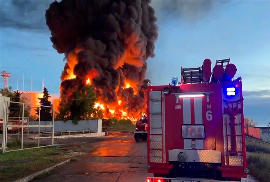 Φωτιά σε δεξαμενή στην Κριμαία / ΑP