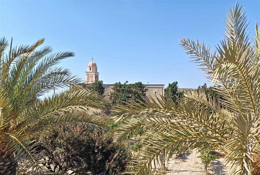 Εξωτερική άποψη της Μονής Τοπλού | © Χριστίνα Τσαμουρά Εξωτερική άποψη της Μονής Τοπλού | © Χριστίνα Τσαμουρά