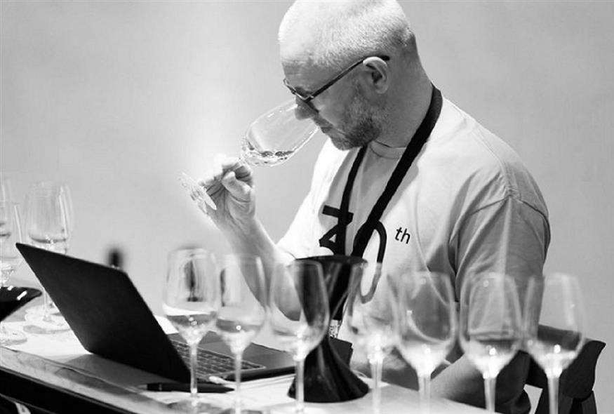 Εικόνα: Wojciech Bonkowski MW, ένας από τους πολλούς διακεκριμένους κριτές των 50 Great Greek Wines