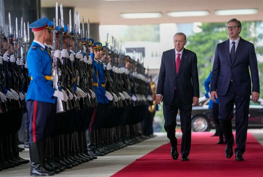 o Αλεξάντερ Βούτσιτς με τον Ρετζέπ Ταγίπ Ερντογάν/AP