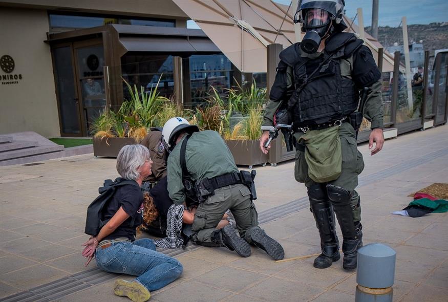 Επίθεση των ΜΑΤ σε διαδηλωτές στα Χανιά (ΓΙΑΝΝΗΣ ΑΓΓΕΛΑΚΗΣ/EUROKINISSI)