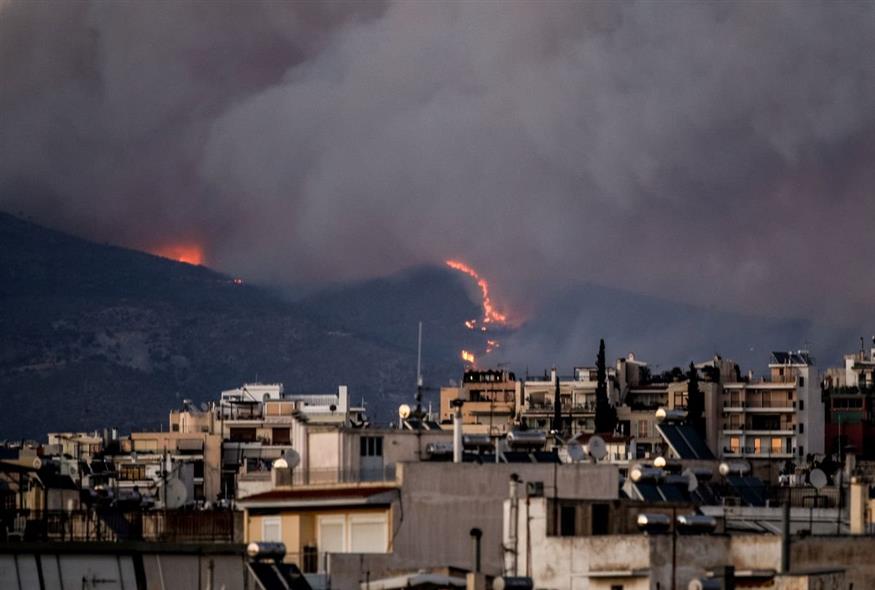 Στιγμιότυπο από τη μεγάλη φωτιά στην Πεντέλη/ΚΟΝΤΑΡΙΝΗΣ ΓΙΩΡΓΟΣ /EUROKINISSI