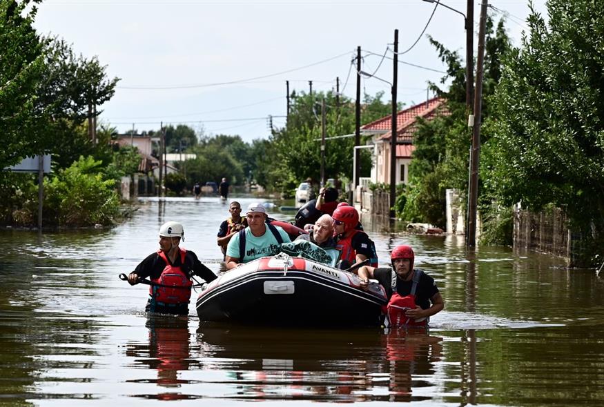 Κακοκαιρία «Daniel» - Συγκλονιστικές εικόνες από τις επιχειρήσεις διάσωσης στην Καρδίτσα/ Εurokinissi (gallery)