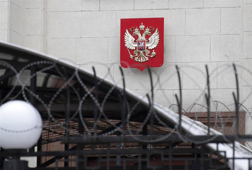Η Ρωσική πρεσβεία στο Κίεβο/AP Photo/Andrew Kravchenko
