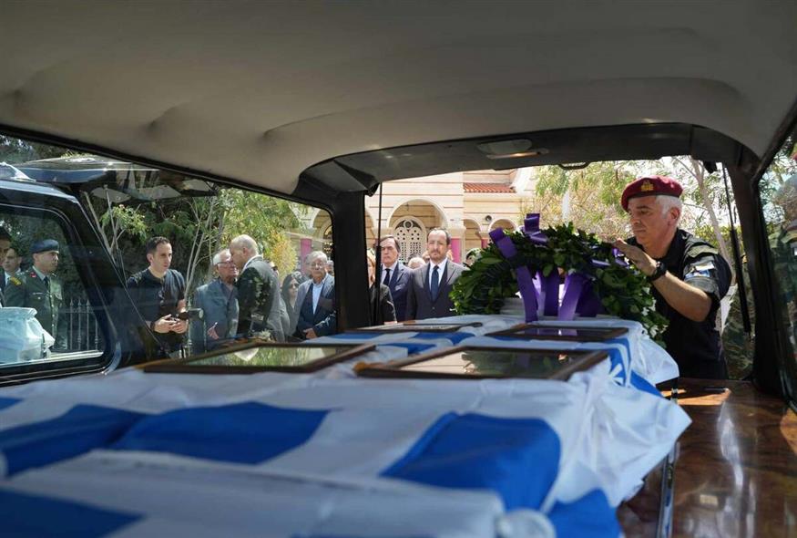 Επαναπατρίστηκαν σε ειδική τελετή στην Ελευσίνα τα λείψανα 9 πεσόντων αγωνιστών της Κύπρου