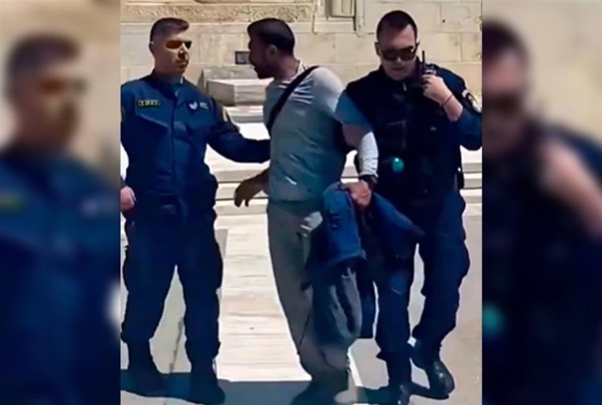 Στιγμιότυπο του βίντεο που δημοσιεύθηκε από πλήθος μέσων τις προηγούμενες μέρες