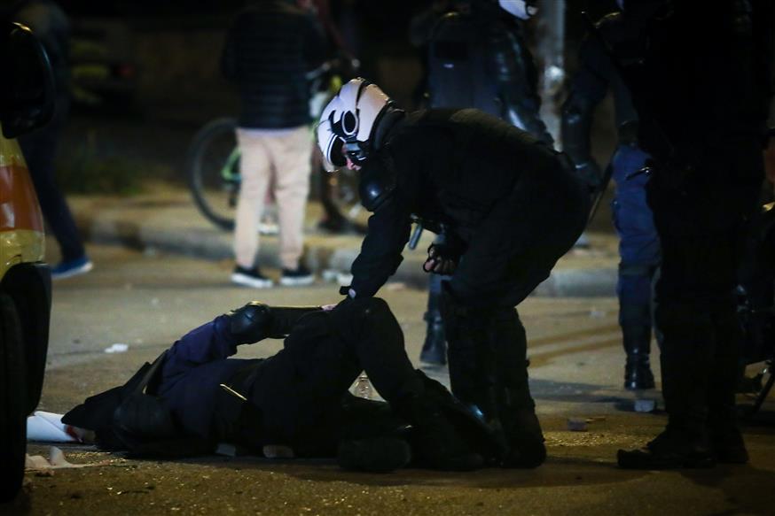 Τραυματίας αστυνομικός στη Νέα Σμύρνη (Eurokinissi)