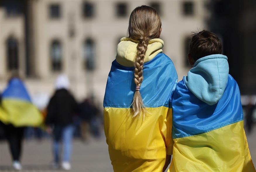 Παιδιά σε συγκέντρωση κατά του πολέμου στην Ουκρανία (φωτογραφία αρχείου / Associated Press)