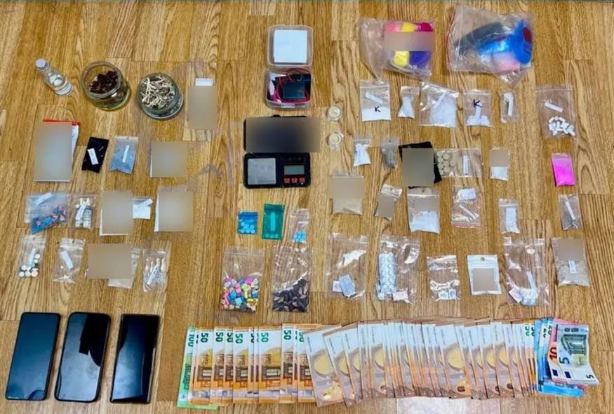 Τα κατασχεθέντα του 49χρονου (Διεύθυνση Αντιμετώπισης Οργανωμένου Εγκλήματος)