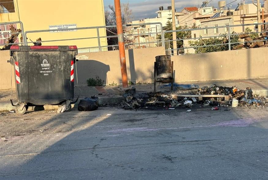 Καταστροφές από το κάψιμο του Ιούδα στο Ηράκλειο (πηγή: patris.gr) Καταστροφές από το κάψιμο του Ιούδα στο Ηράκλειο (πηγή: patris.gr)