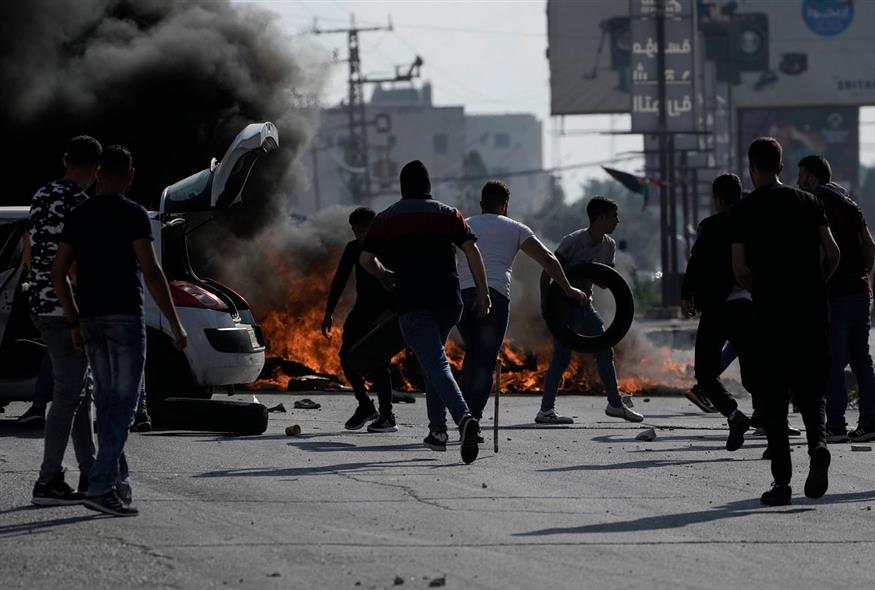 Παλαιστίνιοι διαδηλωτές (AP)