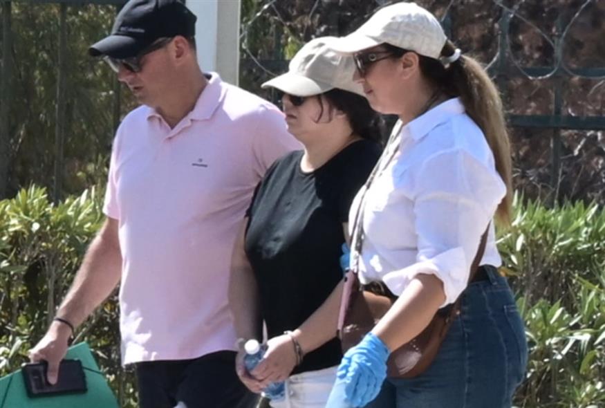 ΣΤΟΝ ΑΝΑΚΡΙΤΗ H ΣΥΛΛΗΦΘΕΙΣΑ ΓΙΑ ΤΗΝ ΥΠΟΘΕΣΗ ΤΟΥ ΚΟΡΙΤΣΙΟΥ ΠΟΥ ΒΡΕΘΗΚΕ ΝΕΚΡΟ ΣΕ ΠΑΡΑΛΙΑ ΣΤΟ Π. ΦΑΛΗΡΟ (ΤΑΤΙΑΝΑ ΜΠΟΛΑΡΗ/EUROKINISSI)