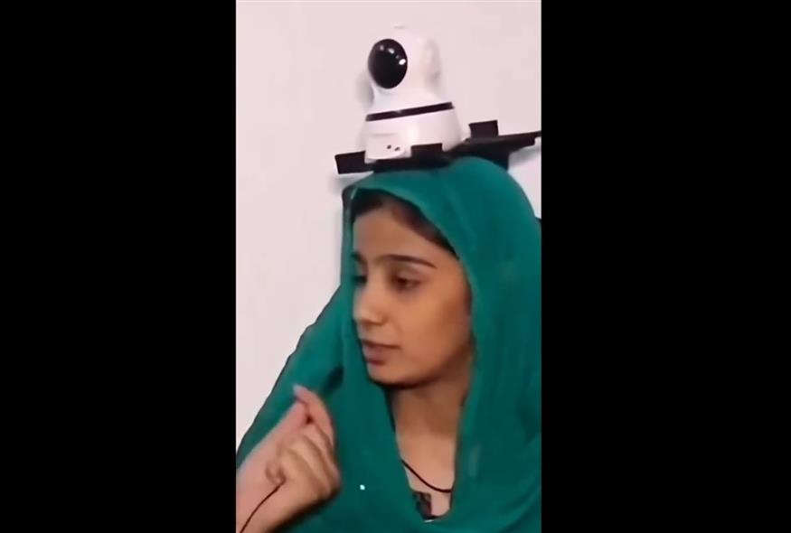 Πατέρας στο Πακιστάν έβαλε κάμερα στο κεφάλι της κόρης του (Copyright:X)