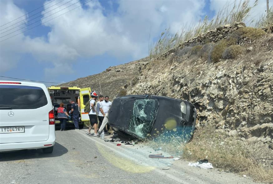 Εικόνα από το τροχαίο δυστύχημα στη Μύκονο (cyclades24.gr)