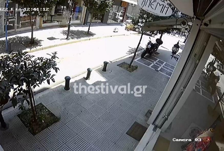Το βίντεο από το σοκαριστικό τροχαίο στη Θεσσαλονίκη (Video Capture)