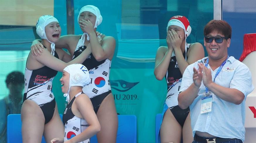 Οι αθλήτριες της ομάδας πόλο της Νοτίου Κορέας κλαίνε από τη χαρά τους