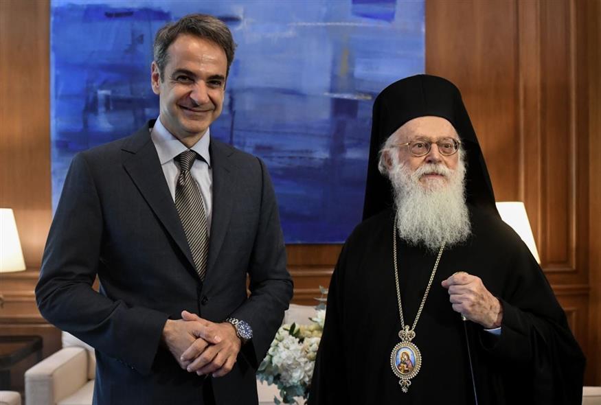 Μητσοτάκης σε αρχιεπίσκοπο Αλβανίας/Eurokinissi
