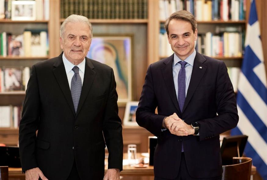 Ο Δημήτρης Αβραμόπουλος με τον Κυριάκο Μητσοτάκη/Γραφείο Τύπου του Πρωθυπουργού
