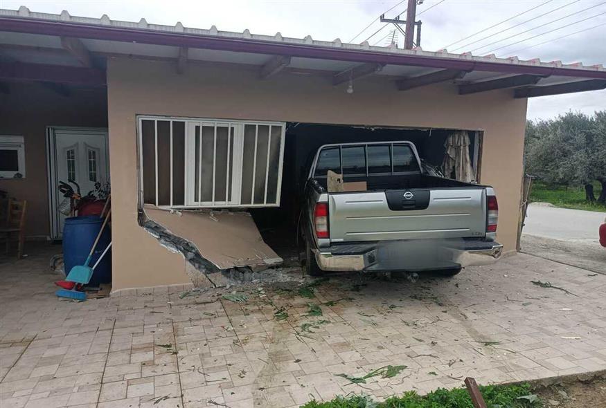 Κρήτη: Οδηγός αγροτικού οχήματος έχασε τον έλεγχο και μπήκε μέσα σε σπίτι