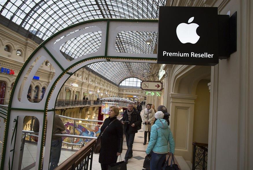 Κατάστημα με προϊόντα Apple στη Μόσχα (φωτογραφία αρχείου / Associated Press)