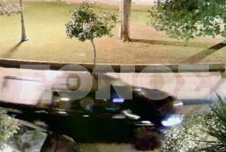 Μπισμπίκης: Η στιγμή που με το αυτοκίνητό του «παίρνει σβάρνα» τα ΙΧ