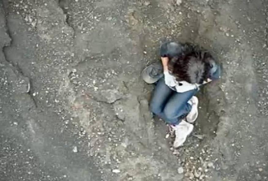 Γυναίκα σε ηφαίστειο στην Ινδονησία (X)