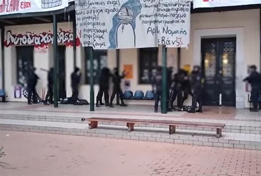 Αστυνομική επιχείρηση σε χώρους της Νομικής Σχολής Αθηνών