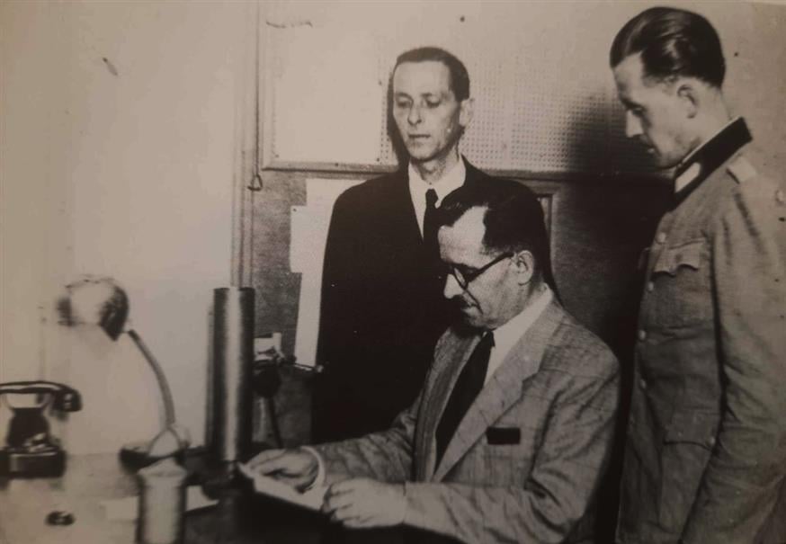 «Η συνθηκολόγηση ήταν επιβεβλημένη»... Ο Τσολάκογλου απευθύνει διάγγελμα στον ελληνικό λαό.